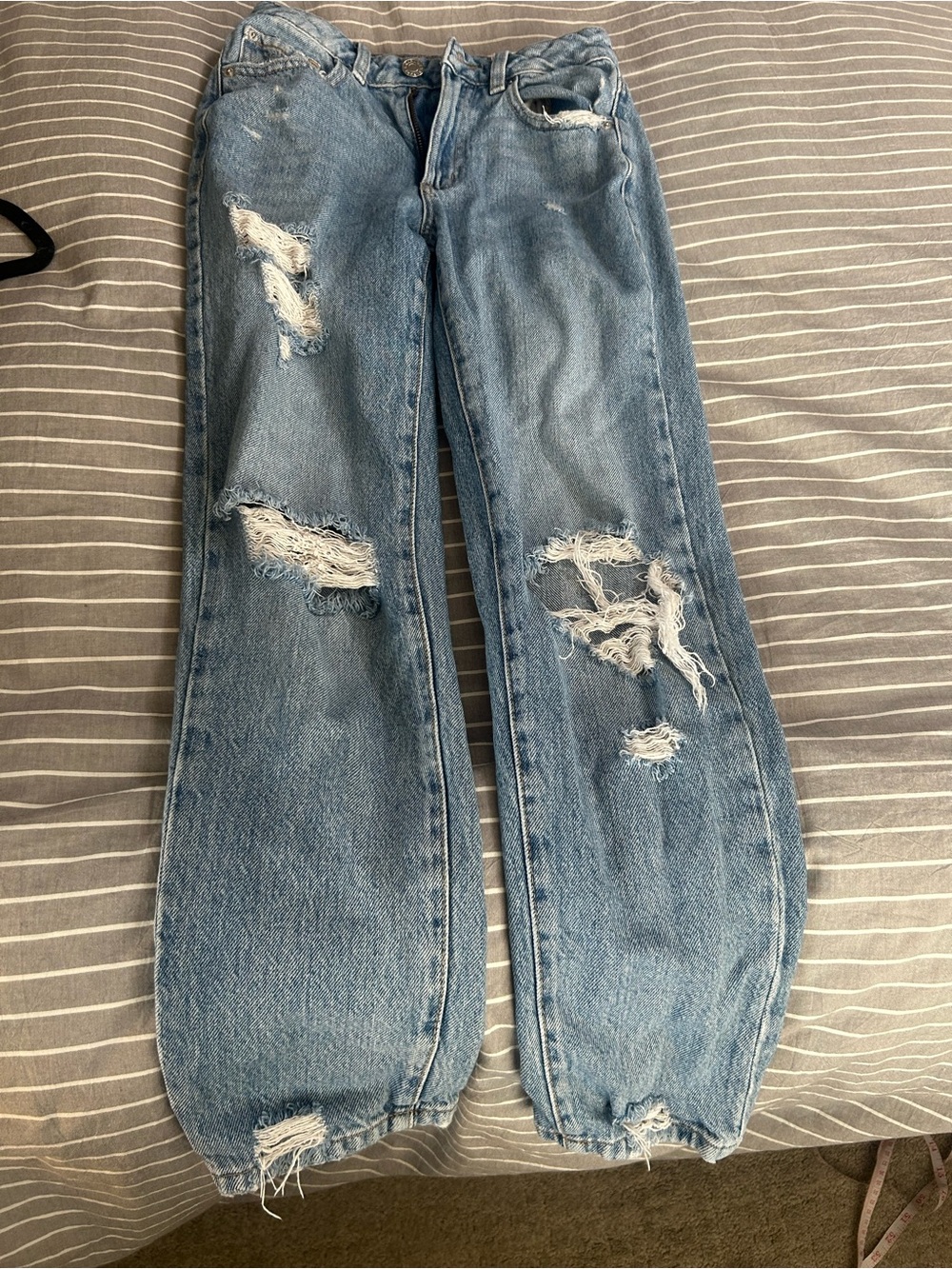 American Eagle Outfitters Light Blue Distressed Crop/ankle length mom Jeans